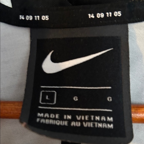 Nike White Packable Hooded Windbreaker - Picture 2 of 8